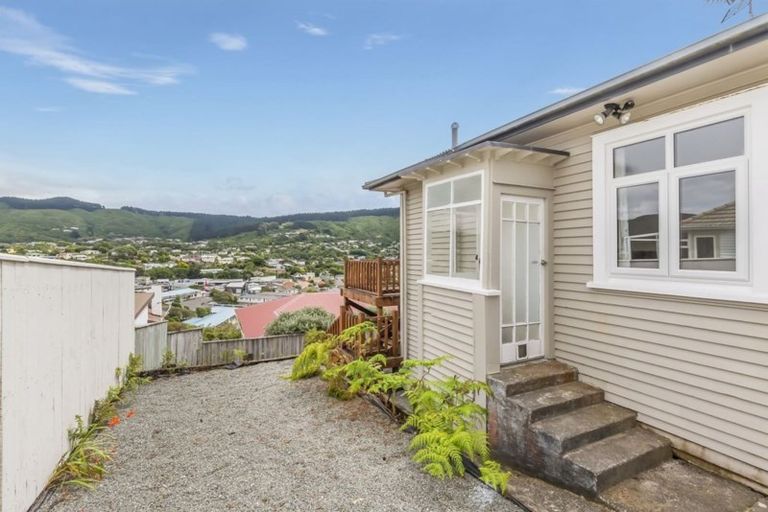 Photo of property in 21 Tawa Terrace, Tawa, Wellington, 5028