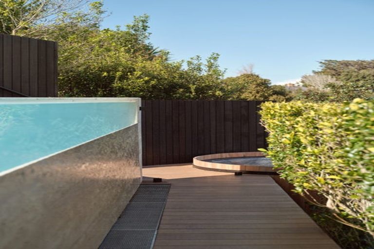 Photo of property in 6 Island Bay Road, Beach Haven, Auckland, 0626