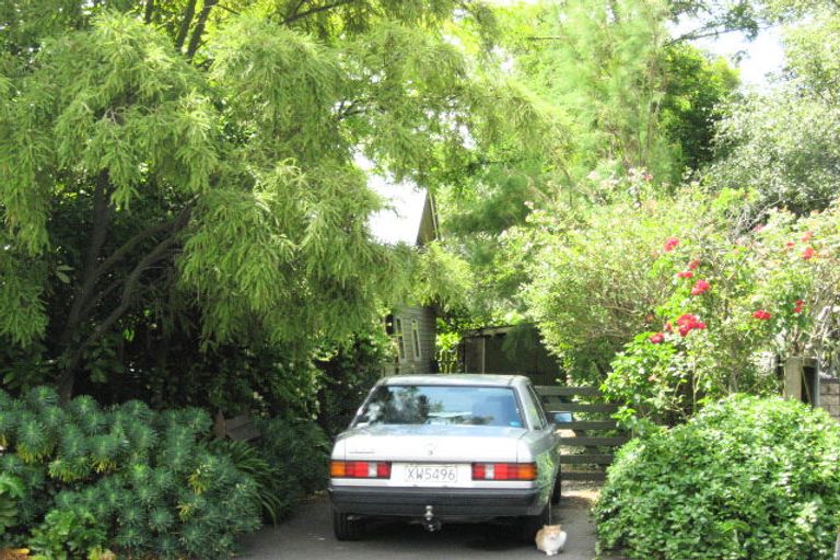 Photo of property in 16 Laing Crescent, Heathcote Valley, Christchurch, 8022