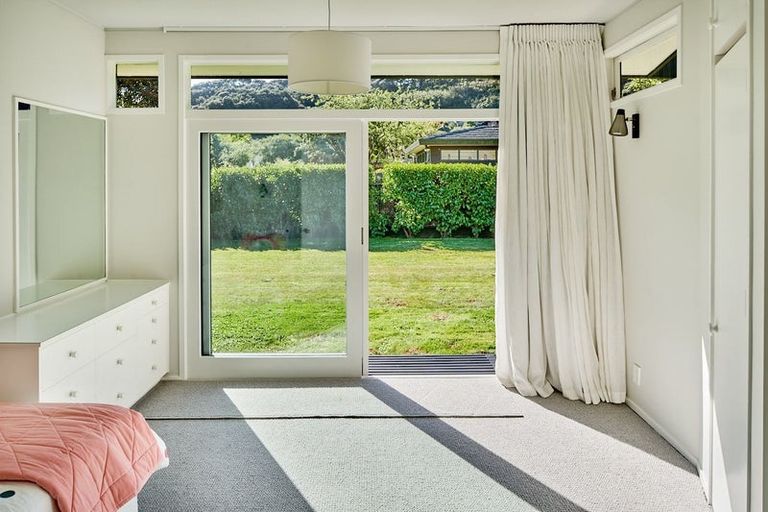 Photo of property in 27 Cheviot Road, Lowry Bay, Lower Hutt, 5013