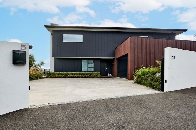 Photo of property in 5 Howard Road, Point Howard, Lower Hutt, 5013
