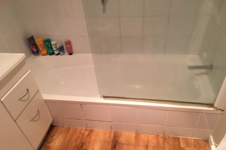 Photo of property in 9 Shale Avenue, Massey, Auckland, 0614