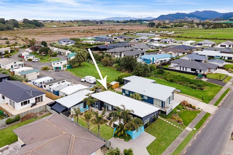 Photo of property in 17 Surfers Avenue, Waihi Beach, 3611