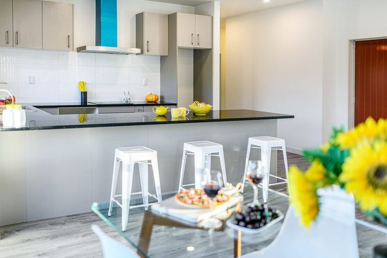 Photo of property in 13a Kingdale Road, Henderson, Auckland, 0610