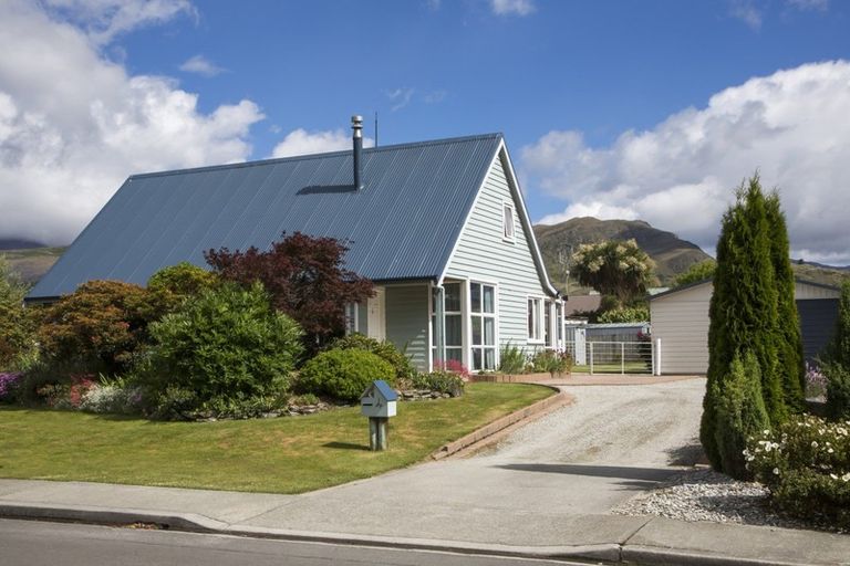 Photo of property in 4 Kawarau Place, Frankton, Queenstown, 9300