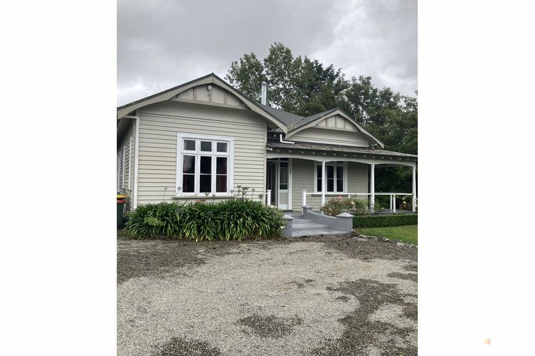 Photo of property in 52 Timaru Road, Waimate, 7924