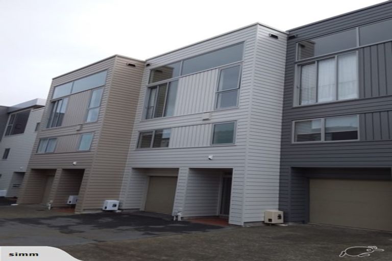 Photo of property in 14/15 Roxburgh Street, Mount Victoria, Wellington, 6011