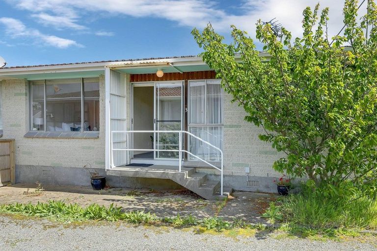Photo of property in 3/12 Jillett Street, Titahi Bay, Porirua, 5022