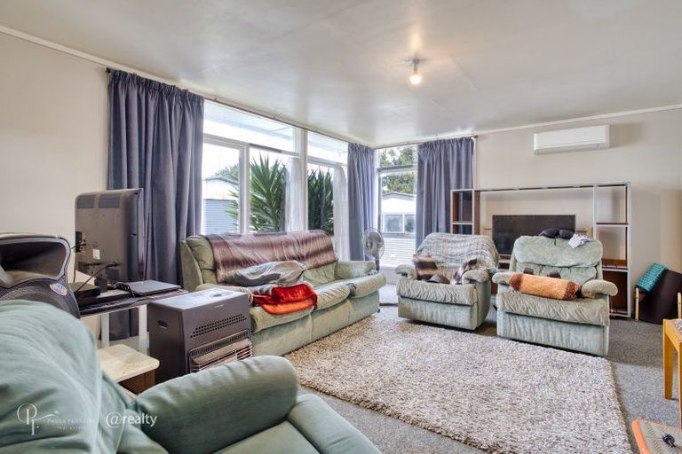 Photo of property in 6 Alamein Place, Pukekohe, 2120