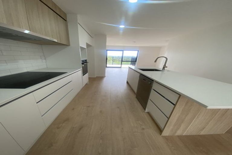 Photo of property in 15 Falcon Crescent, Hobsonville, Auckland, 0618