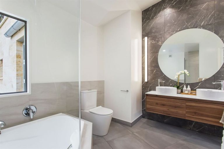 Photo of property in 92 Mccormacks Bay Road, Mount Pleasant, Christchurch, 8081