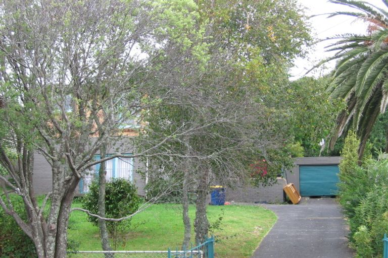 Photo of property in 16 Sea Vista Avenue, Beach Haven, Auckland, 0626