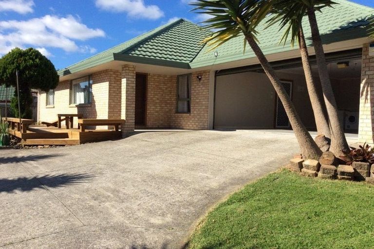 Photo of property in 2 Baltic Place, Goodwood Heights, Auckland, 2105
