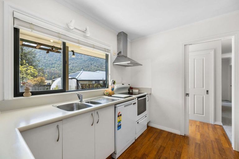 Photo of property in 10 Innes Place, Arrowtown, 9302