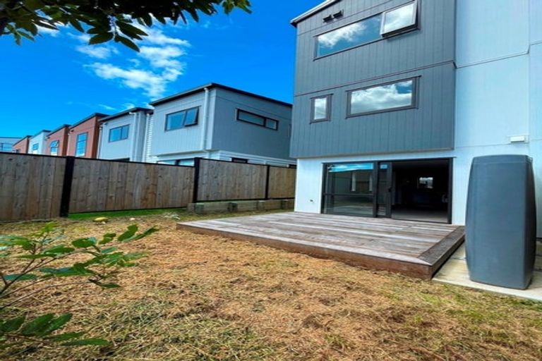 Photo of property in 15 Raupeti Lane, Henderson, Auckland, 0612