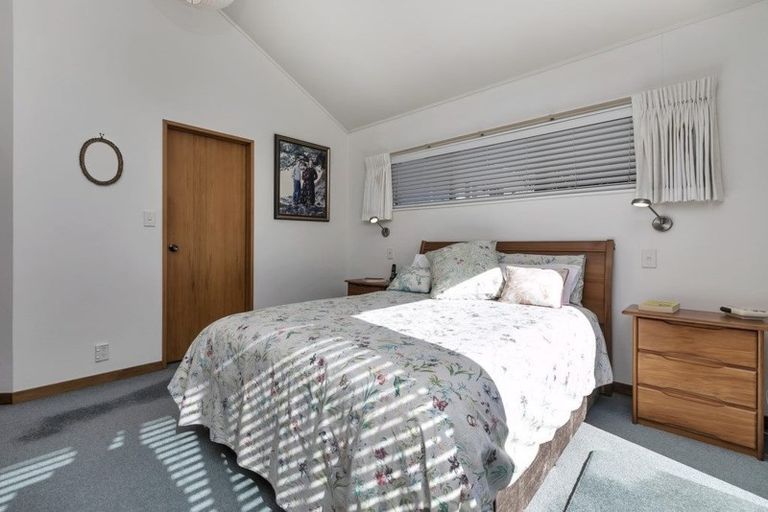 Photo of property in 1/70 Ocean View Road, Northcote, Auckland, 0627