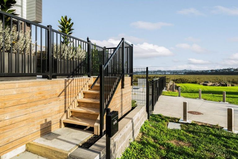 Photo of property in 13/10 Ngaroma House Drive, Hobsonville, Auckland, 0616