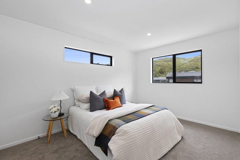 Photo of property in 5 Pihipihi Way, Crofton Downs, Wellington, 6035