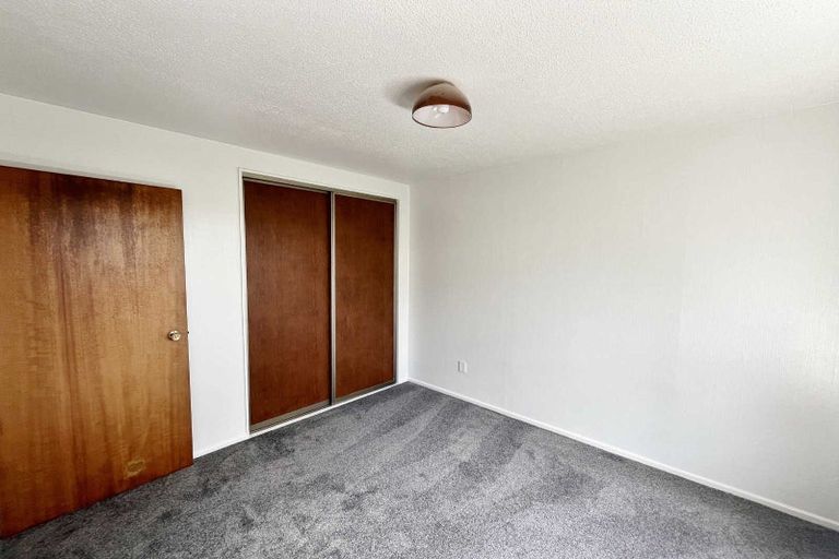 Photo of property in 2/51 Woodbury Street, Russley, Christchurch, 8042