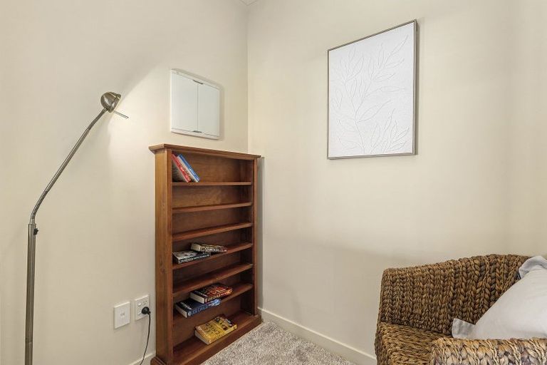 Photo of property in 6 Mitika Way, Strathmore Park, Wellington, 6022