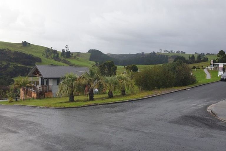 Photo of property in 19 Lori Lane, Coopers Beach, 0420