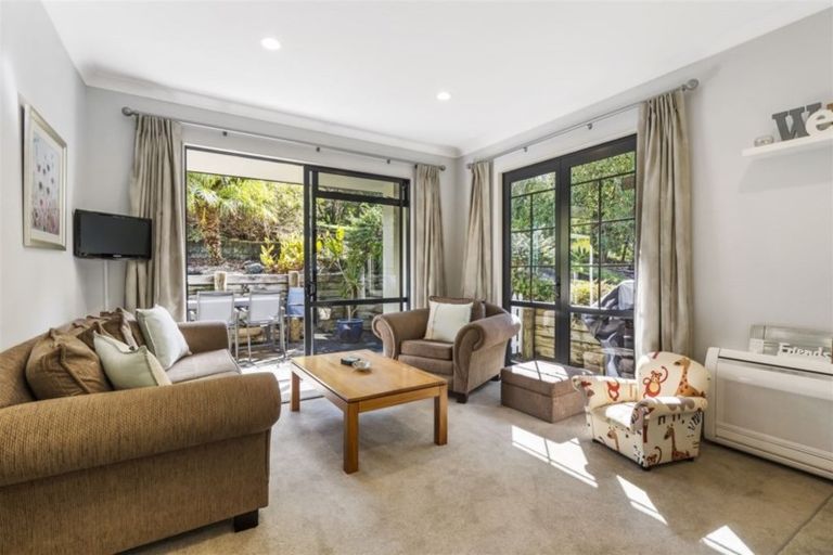 Photo of property in 12a Hobbs Road, Matakatia, Whangaparaoa, 0930