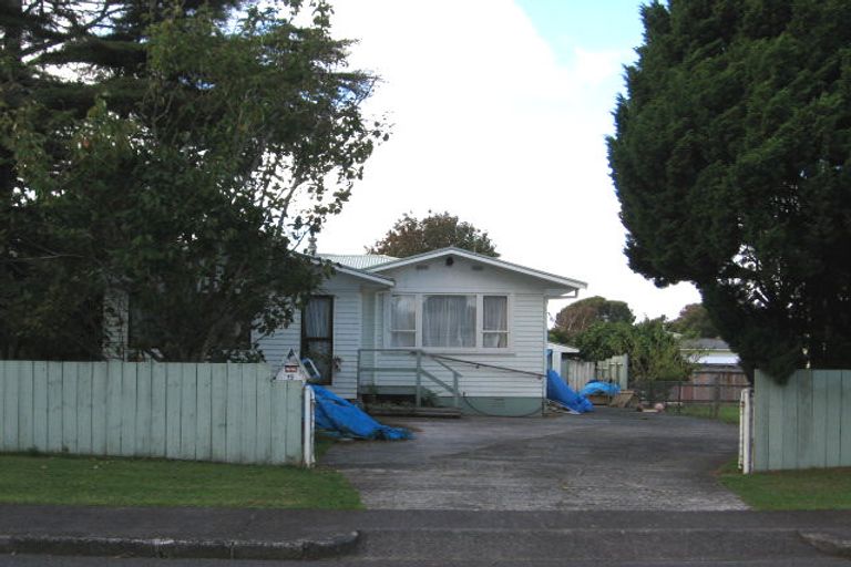 Photo of property in 15 Montmere Avenue, Te Atatu Peninsula, Auckland, 0610