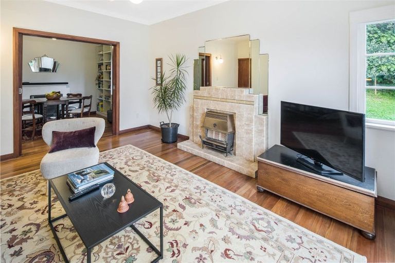 Photo of property in 122 Totara Road, Miramar, Wellington, 6022