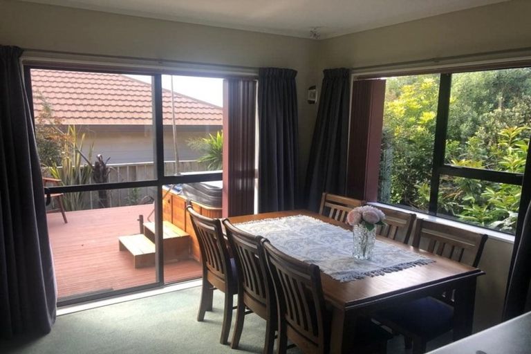 Photo of property in 12 Northwood Close, Woodridge, Wellington, 6037