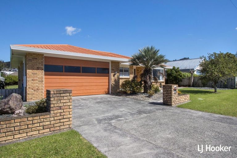 Photo of property in 87 Beach Road, Waihi Beach, 3611