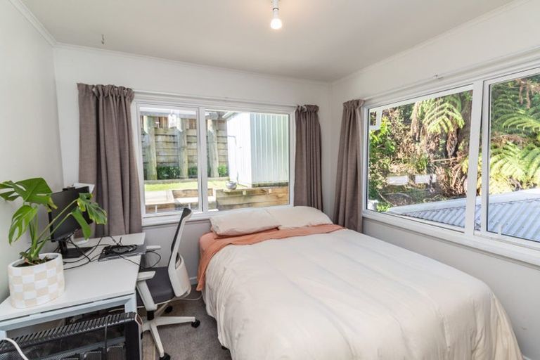 Photo of property in 68 Newlands Road, Newlands, Wellington, 6037