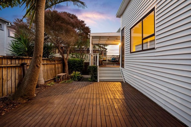 Photo of property in 3/25 Heathcote Road, Castor Bay, Auckland, 0620