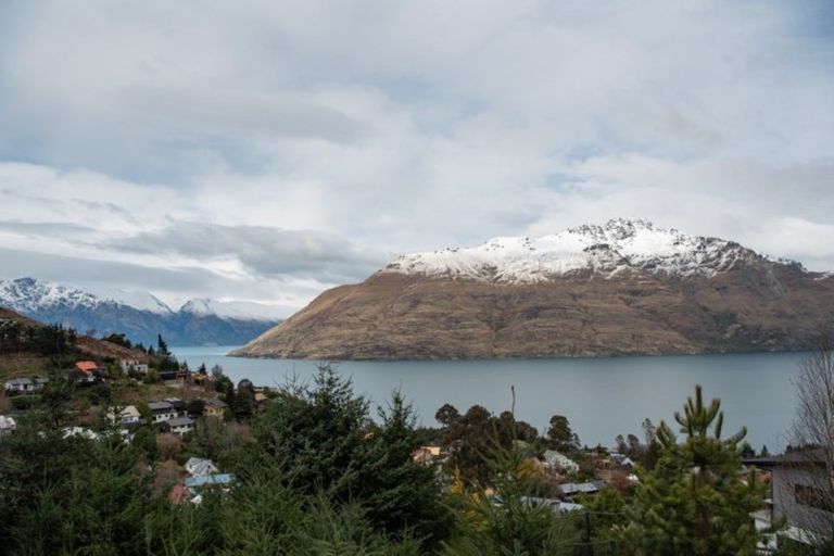 Photo of property in 38 Dart Place, Fernhill, Queenstown, 9300
