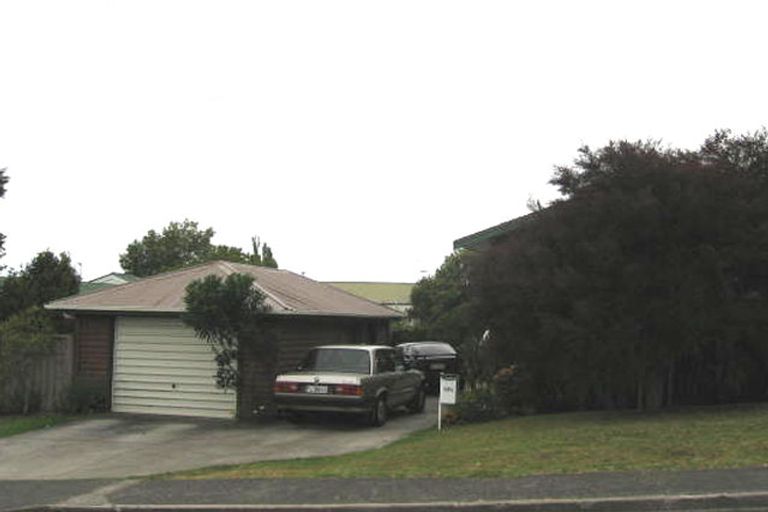 Photo of property in 2/19 Tiri Tiri Road, Birkdale, Auckland, 0626