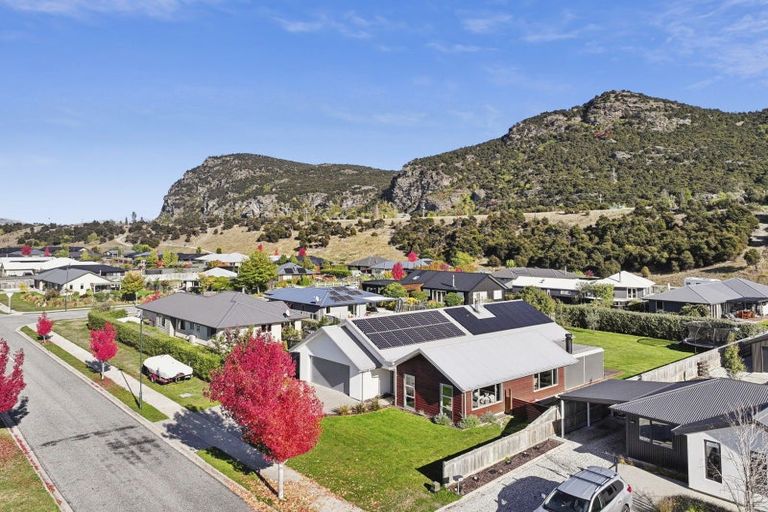 Photo of property in 10 Snowberry Street, Albert Town, Wanaka, 9305