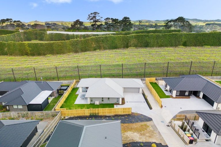 Photo of property in 18 Sam Heywood Place, Pyes Pa, Tauranga, 3112
