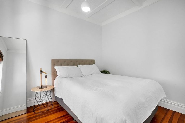 Photo of property in 10 Walmer Road, Point Chevalier, Auckland, 1022