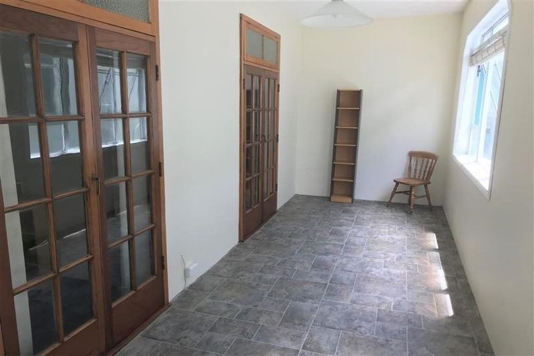 Photo of property in Devonport Apartments, 32/127 Saint Aubyn Street, New Plymouth, 4310