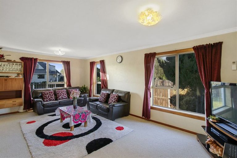 Photo of property in 92 Lowry Avenue, Redwood, Christchurch, 8051