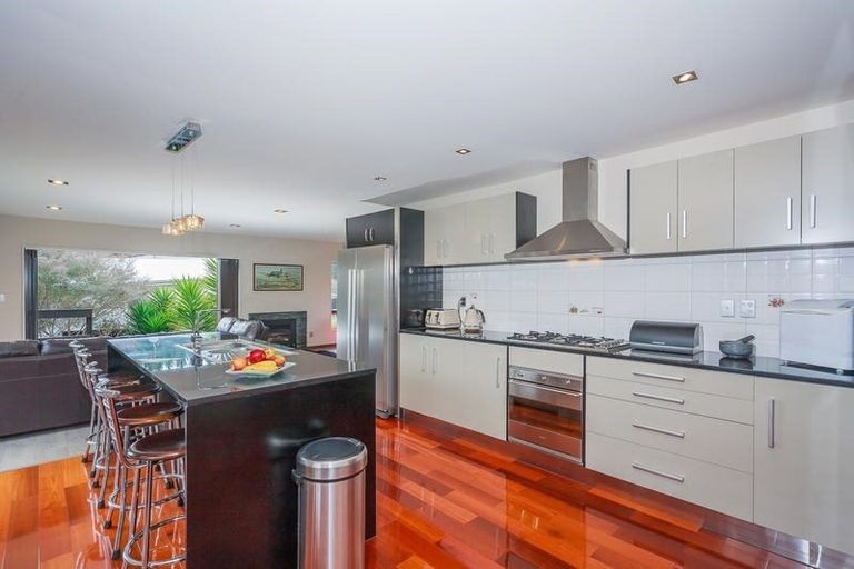 Photo of property in 52 Newbury Place, Schnapper Rock, Auckland, 0632