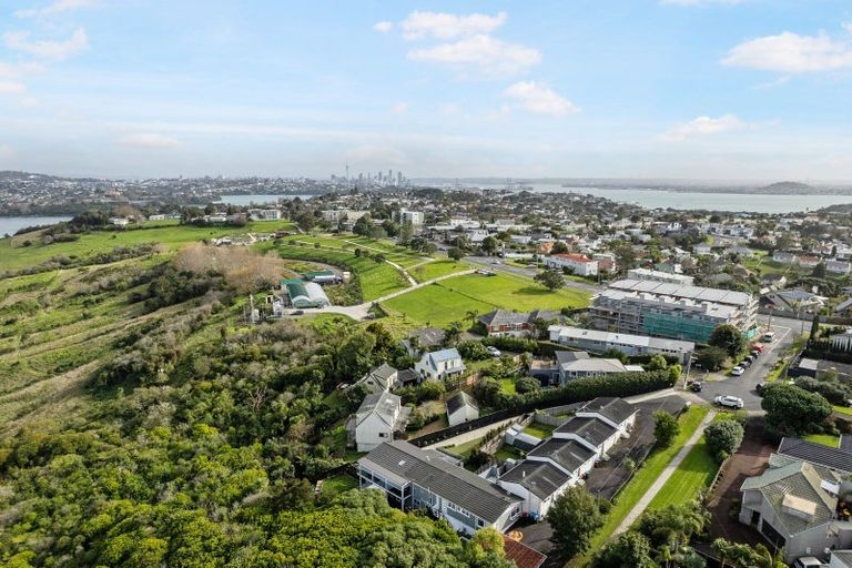 Photo of property in 3b Colenso Place, Mission Bay, Auckland, 1071