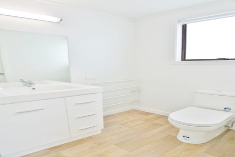 Photo of property in 192 Henderson Valley Road, Henderson, Auckland, 0612