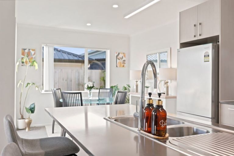 Photo of property in 9 Mokopapa Street, Takanini, 2112