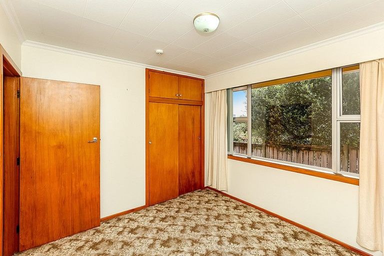 Photo of property in 2/256 Courtenay Street, Strandon, New Plymouth, 4312