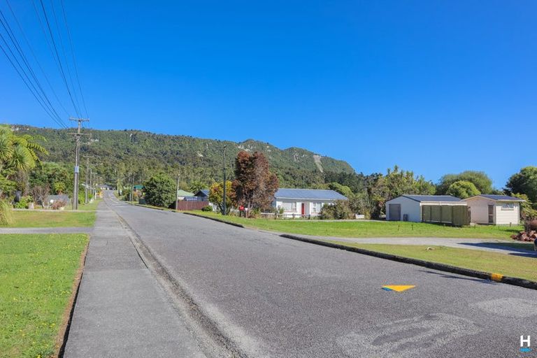 Photo of property in 10 Carroll Street, Runanga, 7803