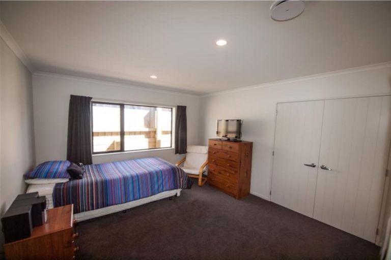 Photo of property in 212 Mark Avenue, Grenada Village, Wellington, 6037