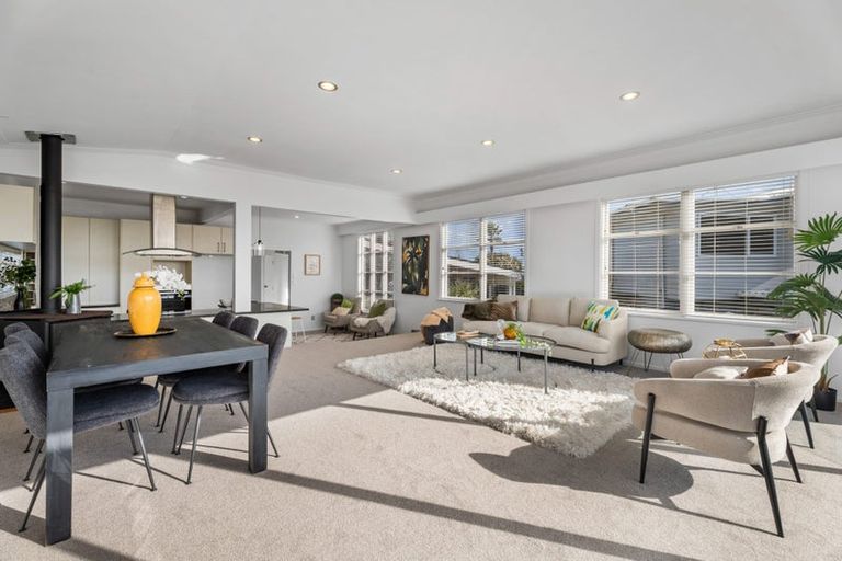 Photo of property in 90 Sandspit Road, Shelly Park, Auckland, 2014