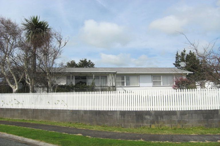 Photo of property in 5 Airedale Place, Waitara, 4320