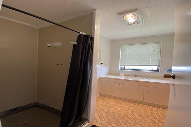 Photo of property in 2/23 Mataura Place, Clover Park, Auckland, 2019