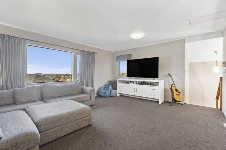 Photo of property in 21 Deanna Drive, West Harbour, Auckland, 0618